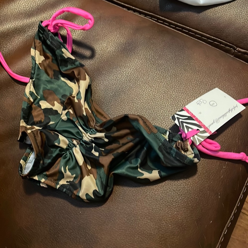 Perfectly Pink Bikinis - scrunch butt M/L camo & pink bottom